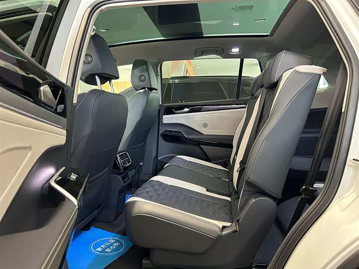 Фото 6 - Volkswagen ID.6 Crozz