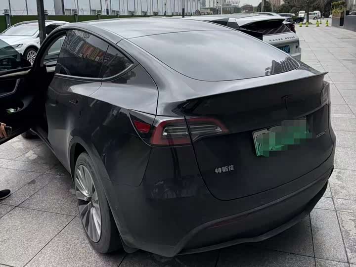 Фото 2 - Tesla Model Y