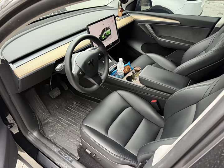 Фото 3 - Tesla Model Y