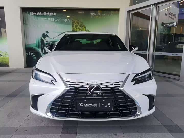 Фото 2 - Lexus ES