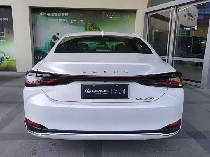 Фото 3 - Lexus ES