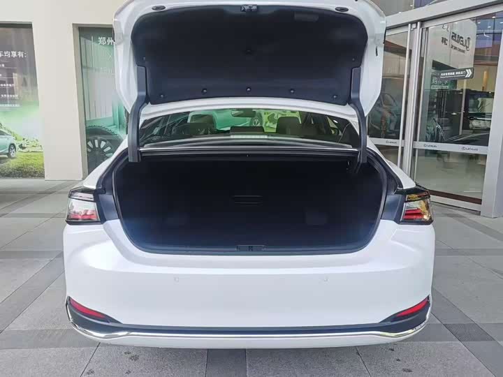 Фото 9 - Lexus ES