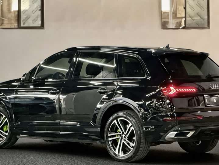 Фото 4 - Audi Q7