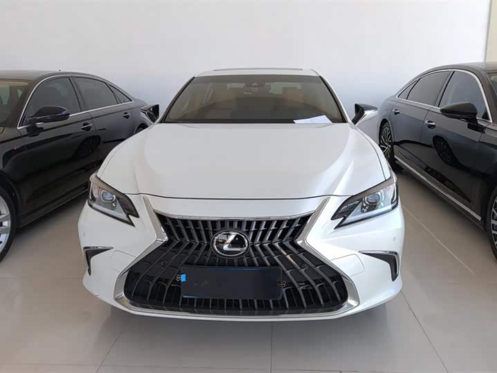 Фото 2 - Lexus ES