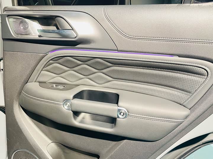 Фото 6 - Tank 300