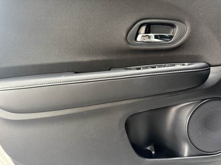 Фото 7 - Honda Vezel