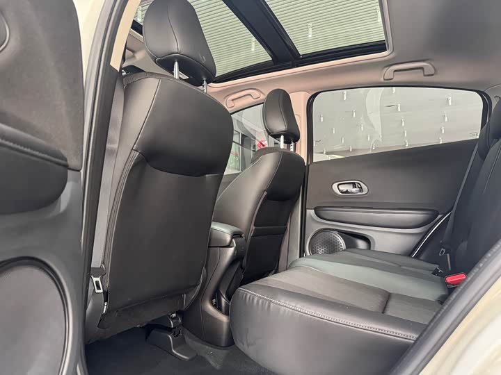 Фото 8 - Honda Vezel