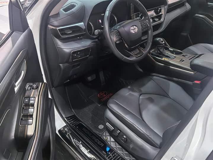 Фото 9 - Toyota Highlander