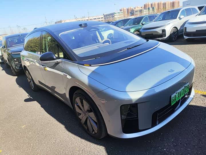 Фото 1 - LiXiang i8