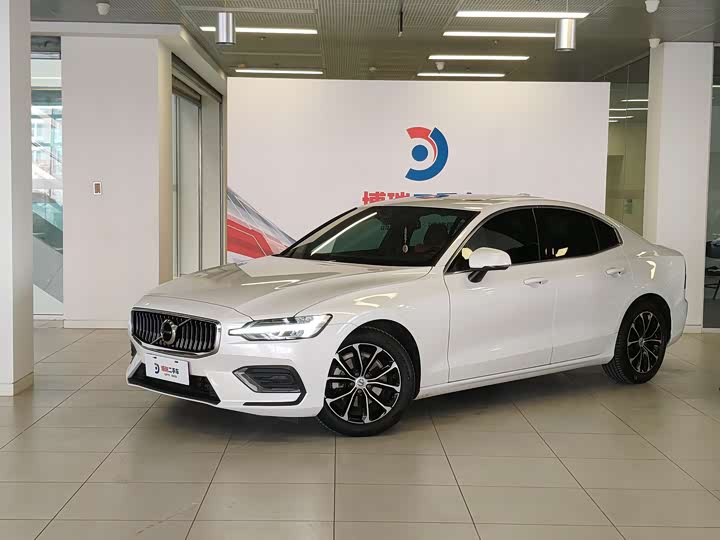 Фото 1 - Volvo S60