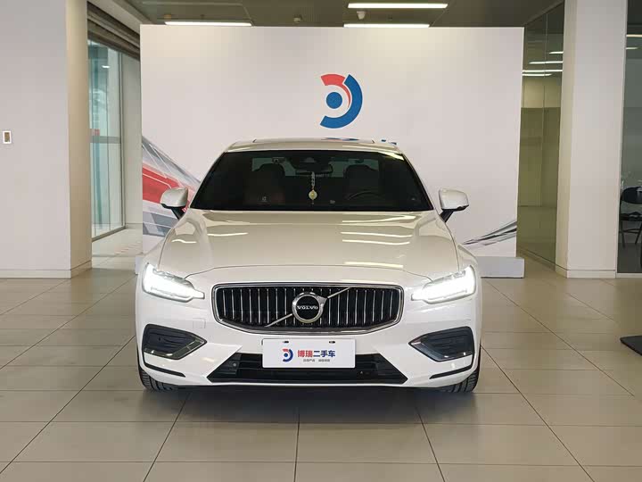 Фото 2 - Volvo S60