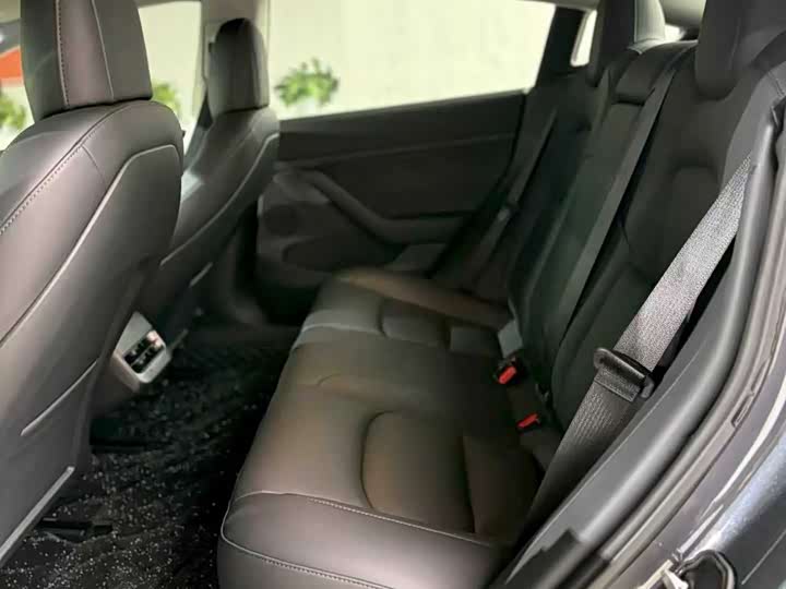 Фото 9 - Tesla Model 3