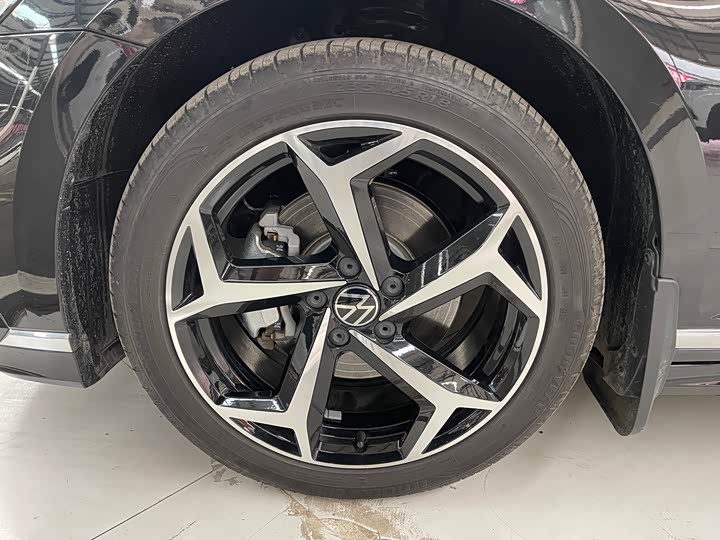 Фото 4 - Volkswagen Magotan