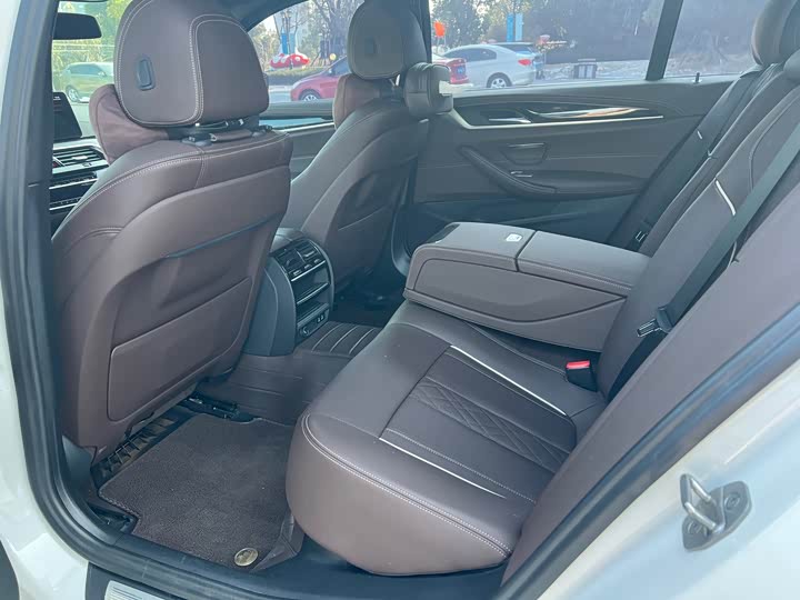 Фото 5 - BMW 5 Series