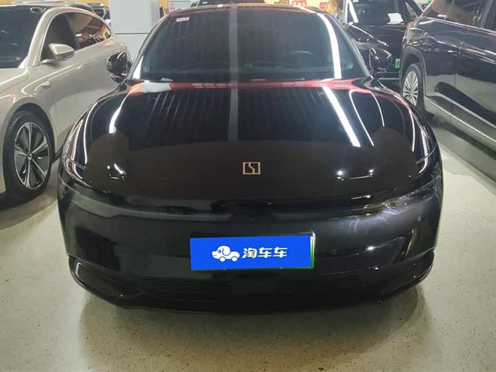 Фото 2 - Zeekr 007