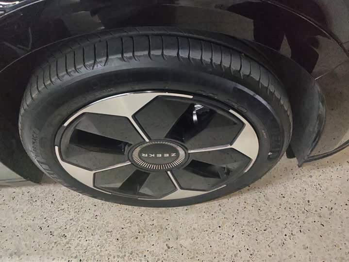 Фото 6 - Zeekr 007