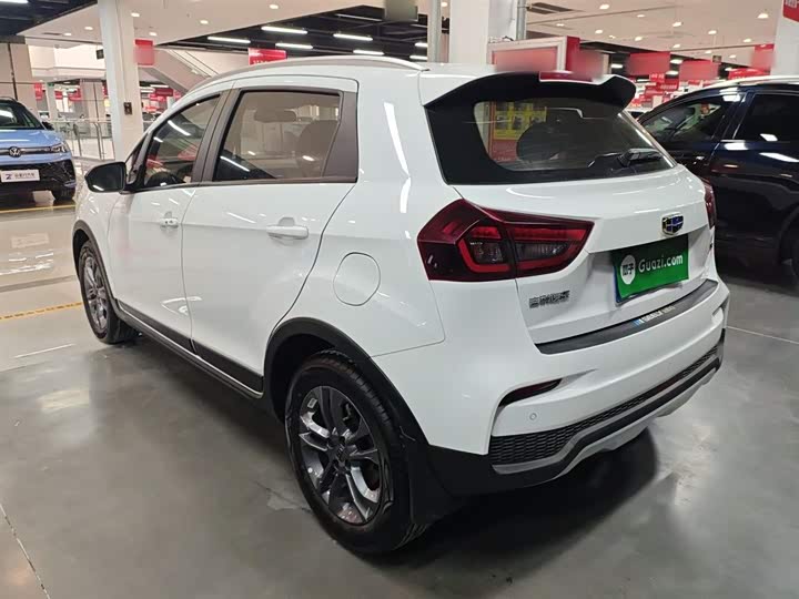 Фото 5 - Geely Vision X3