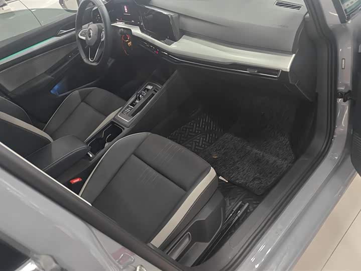 Фото 8 - Volkswagen Golf