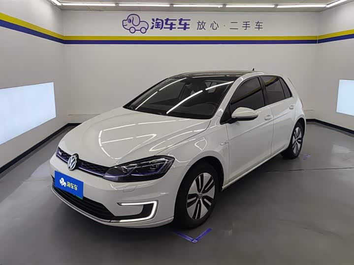 Фото 1 - Volkswagen Golf EV
