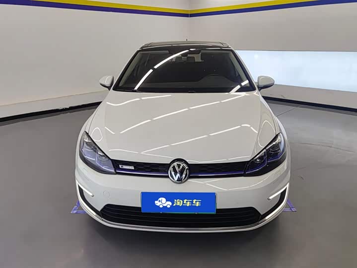 Фото 2 - Volkswagen Golf EV