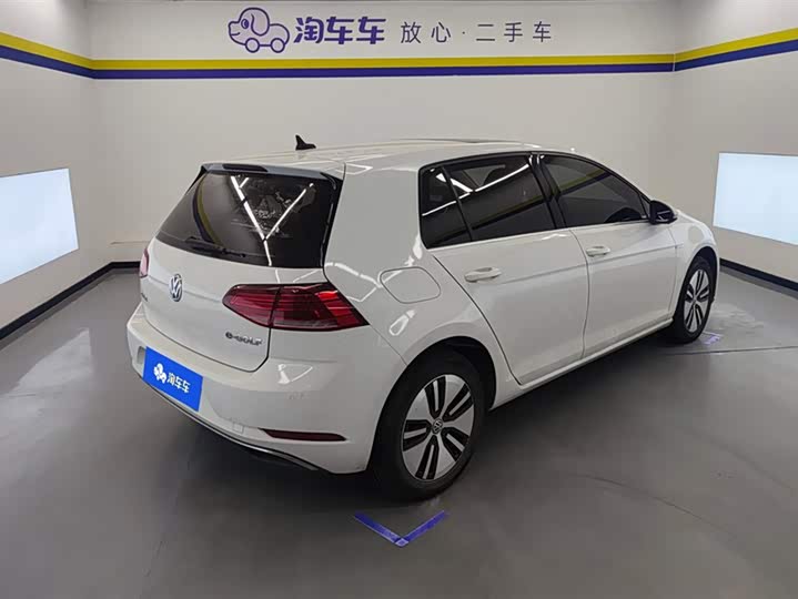 Фото 3 - Volkswagen Golf EV