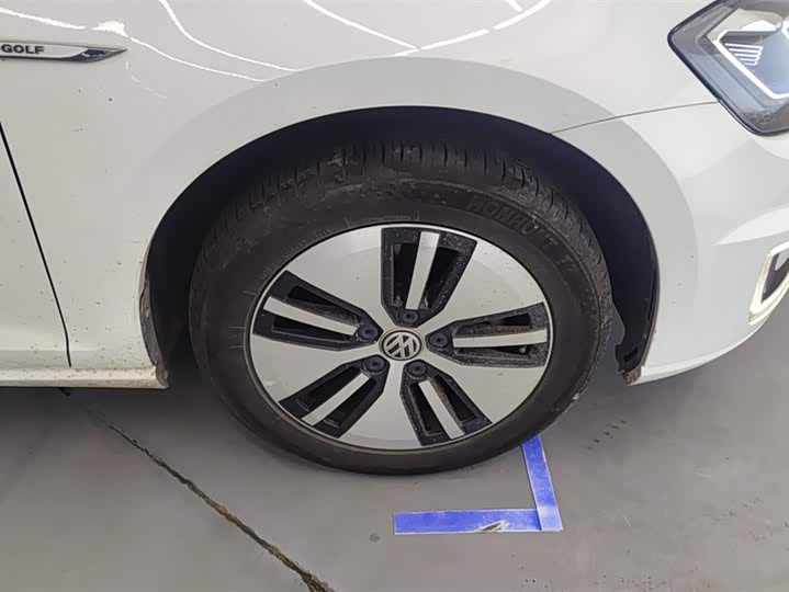 Фото 6 - Volkswagen Golf EV