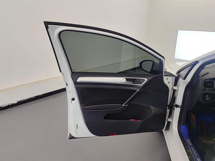 Фото 7 - Volkswagen Golf EV