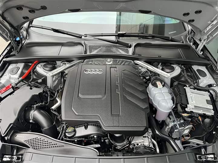 Фото 8 - Audi A4L