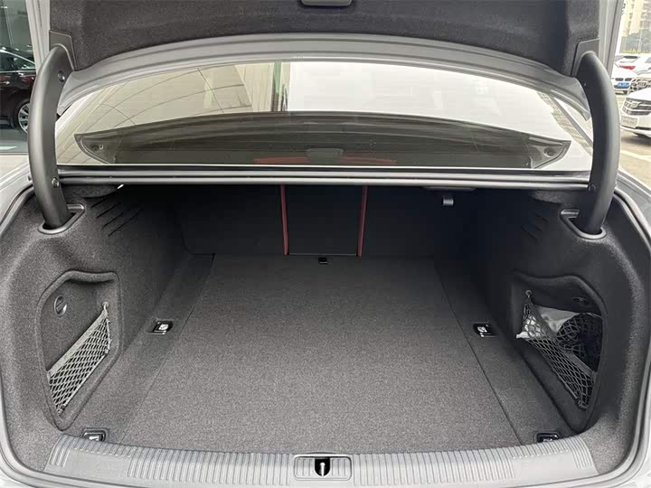 Фото 9 - Audi A4L