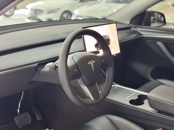 Фото 4 - Tesla Model Y