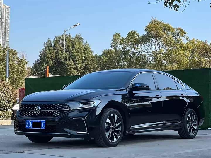 Фото 1 - Volkswagen Passat