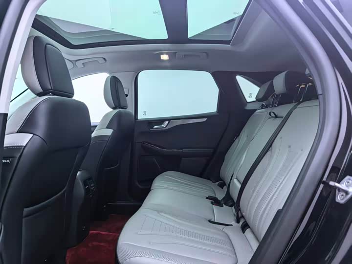 Фото 8 - Ford Escape