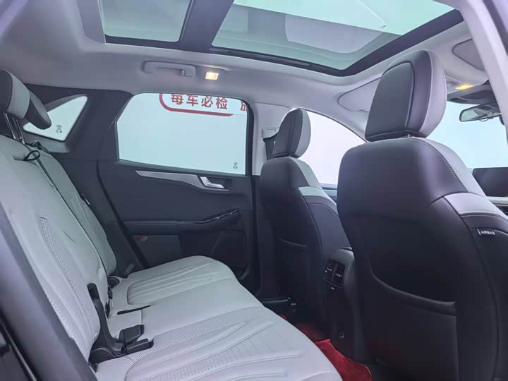 Фото 9 - Ford Escape