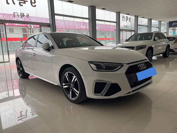 Фото 1 - Audi A4L