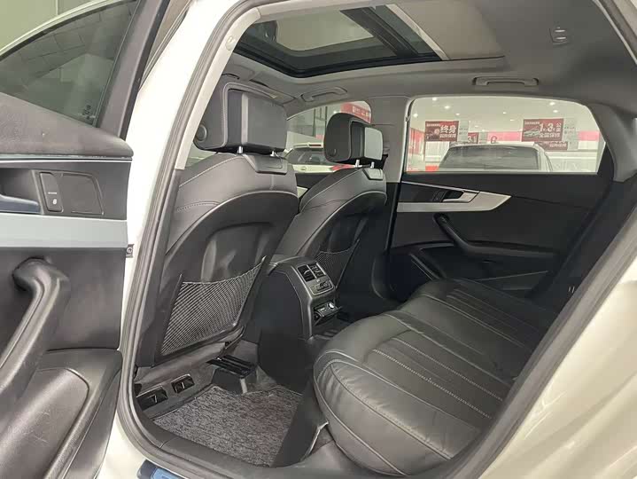 Фото 5 - Audi A4L