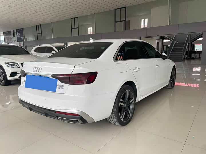 Фото 9 - Audi A4L