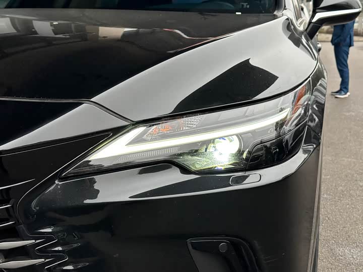 Фото 3 - Lexus RX