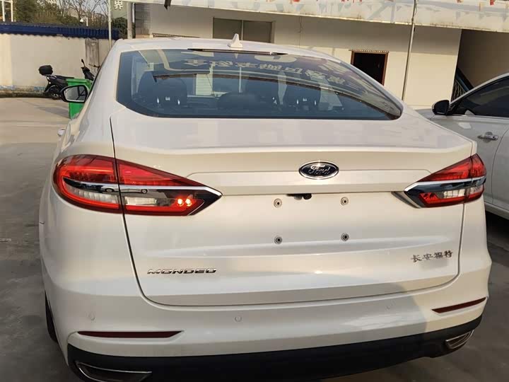 Фото 6 - Ford Mondeo