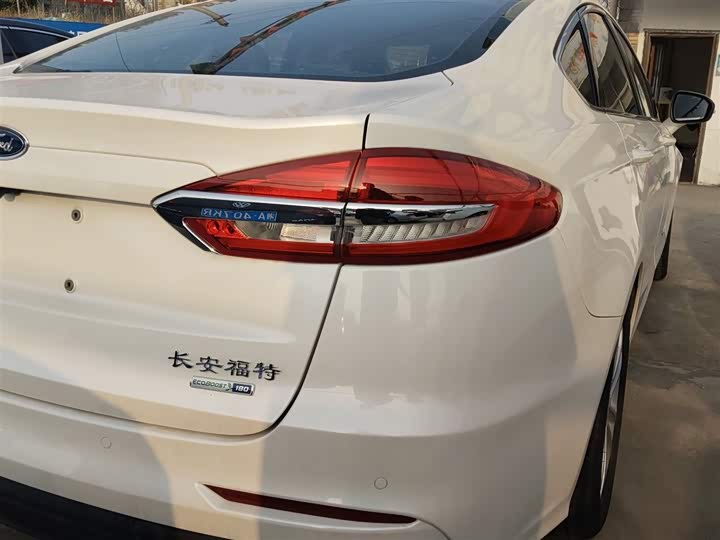 Фото 8 - Ford Mondeo