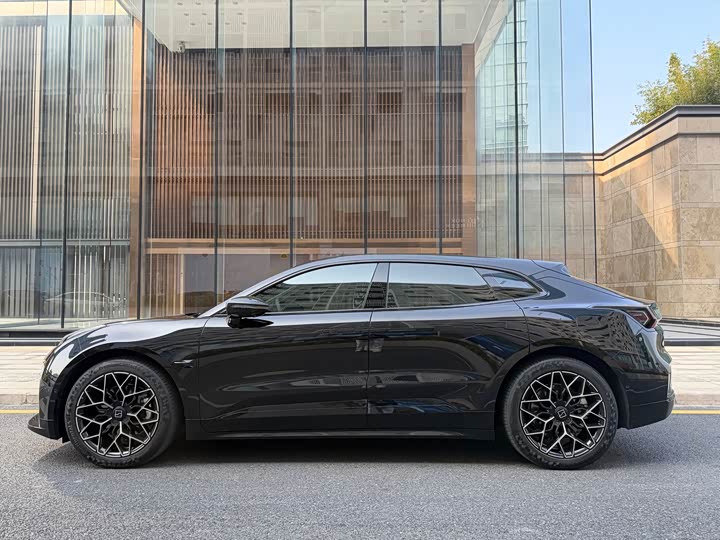 Фото 4 - Zeekr 001