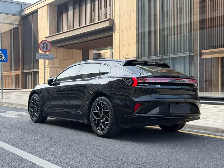 Фото 5 - Zeekr 001