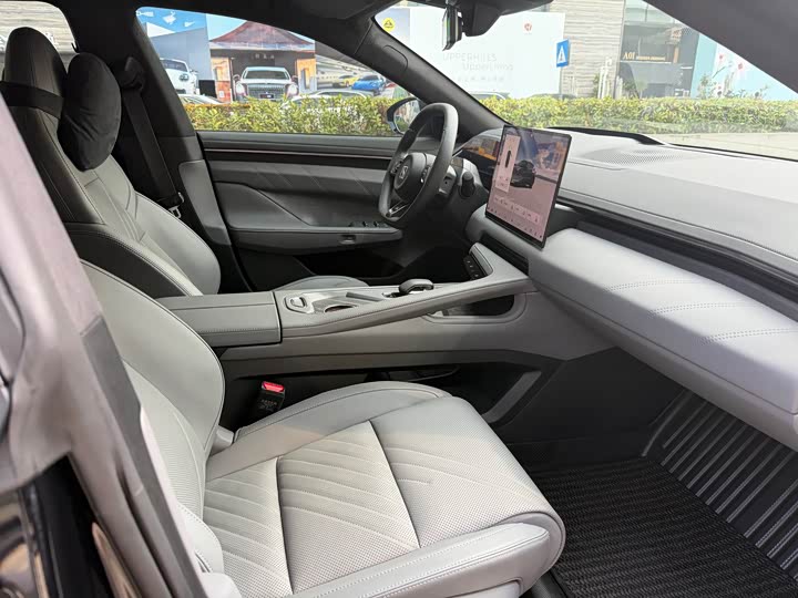 Фото 8 - Zeekr 001