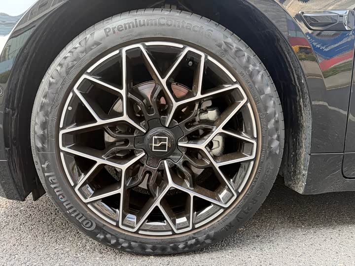 Фото 9 - Zeekr 001