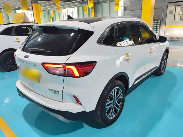 Фото 7 - Ford Escape