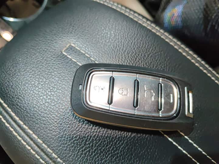 Фото 9 - Ford Escape