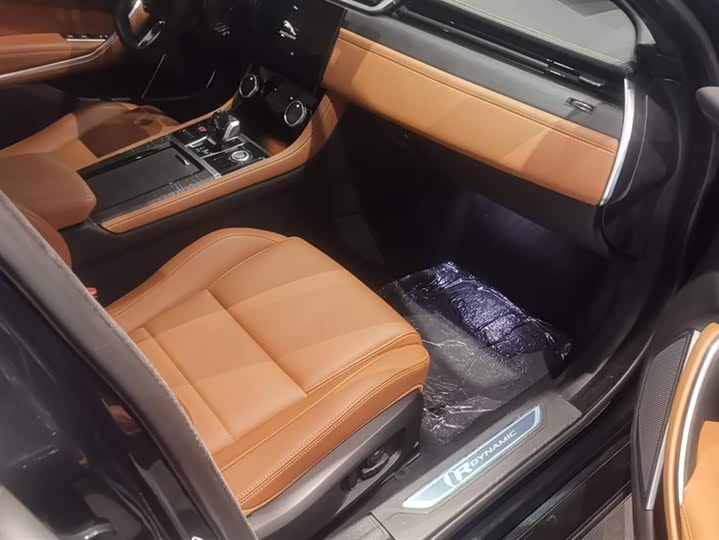 Фото 8 - Jaguar XF L