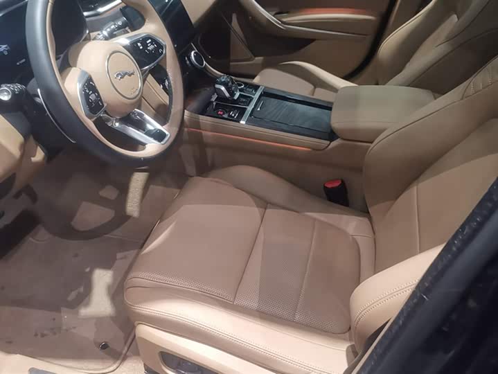 Фото 9 - Jaguar XF L