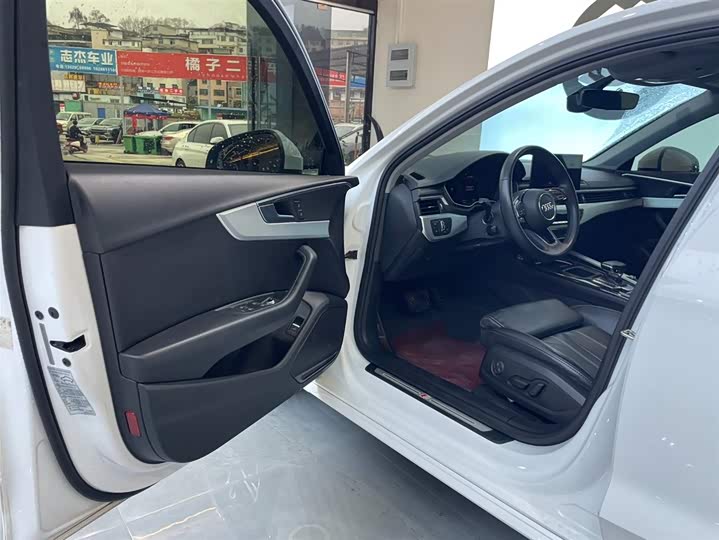 Фото 4 - Audi A4L