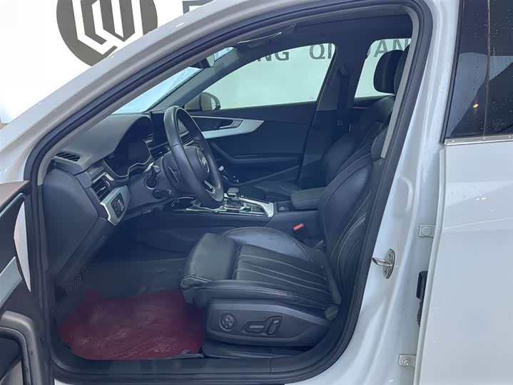 Фото 6 - Audi A4L