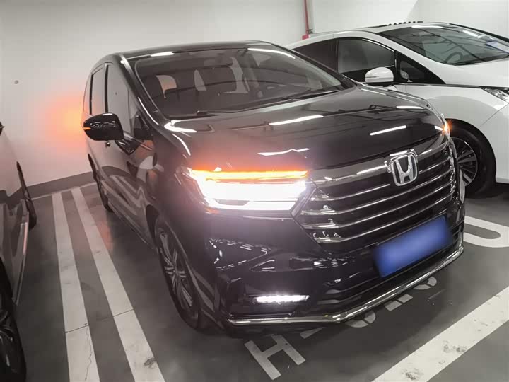 Фото 4 - Honda Odyssey